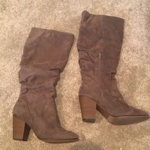 Size 7 suede boots